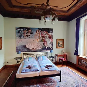 Haniel Edmund Apartment